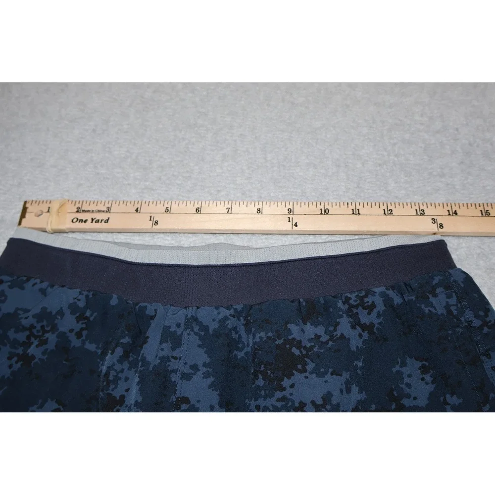 Fabletics Lined Gym Shorts Mens Medium Blue Camo 5